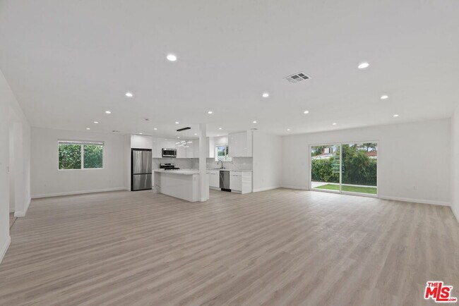 Photo - 19007 Bessemer St