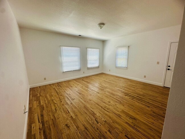 Photo - Come View This Perfect 2 Bedroom 1 Bath Located In the Heart of Downtown!!