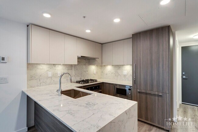 Photo - Bright & Modern 2-Bed, 2-Bath Condo in Sur... Unit 803