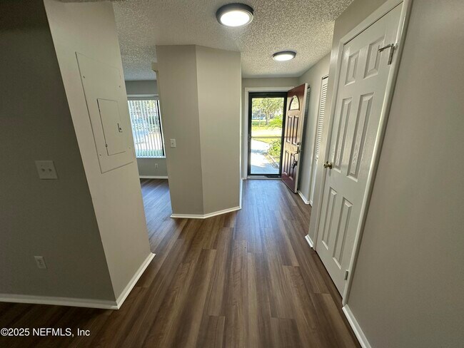 Photo - 7042 Prestwick Cir S