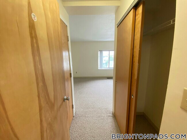 Photo - 140 N Beacon St Unidad B3