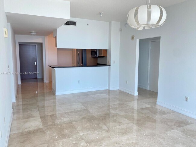 Photo - 31 SE 5th St Unidad 3912