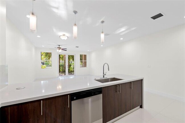 Photo - 1432 SW 4th Ave