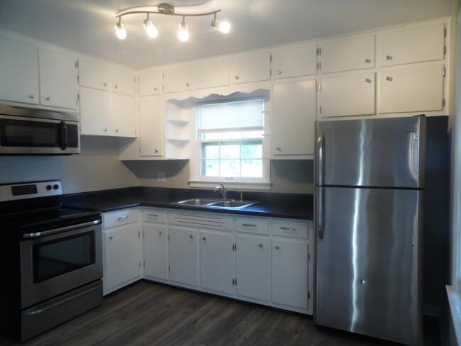 Photo - 2492 Southview Dr