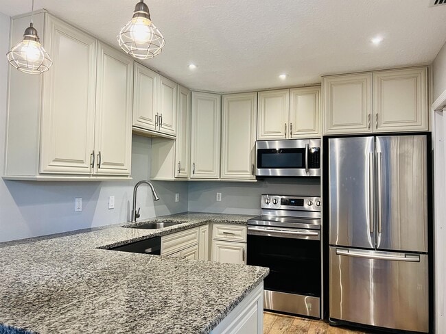 Photo - 58 Windtree Ln
