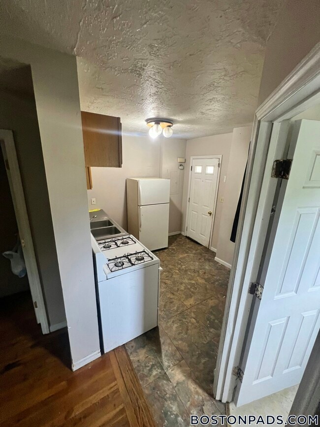 Building Photo - 14 Johnson Ave Rental