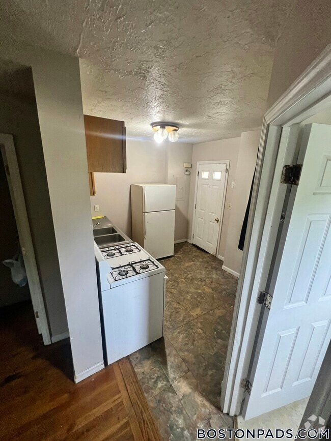 Building Photo - 14 Johnson Ave Rental