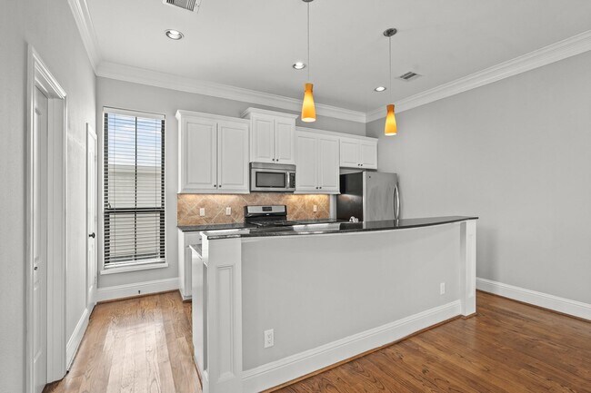 Photo - 3101 Fairdale Oaks E