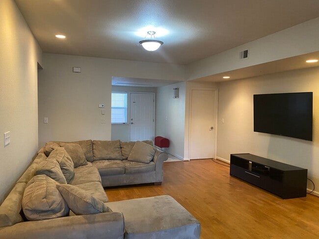 Photo - Spacious Ground-Floor 3BD/2BA Condo in Prime Scotts Valley Location