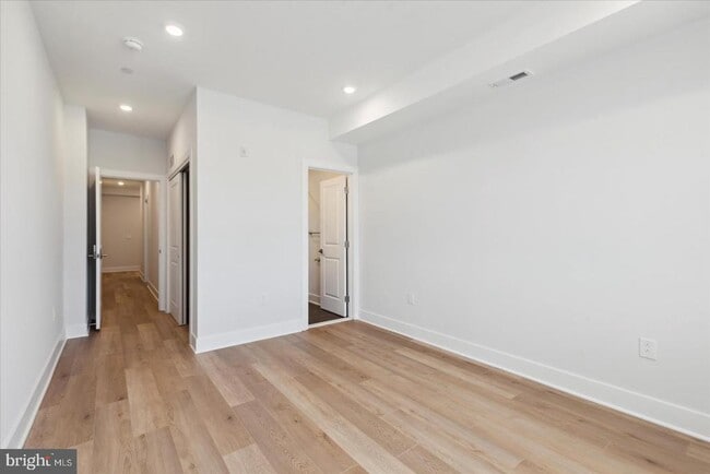 Building Photo - 3843 Haverford Ave Unit 1