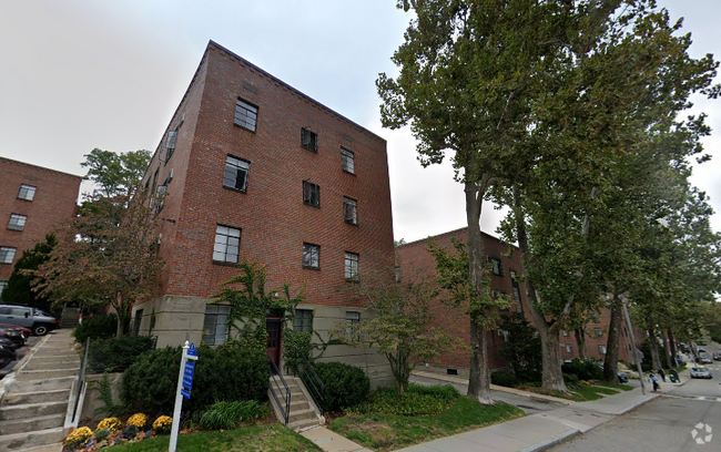 Building Photo - 72 Saint Paul St Unit 3 Rental