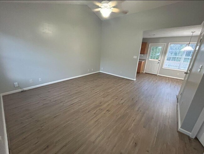 Photo - 402 Faulkner Dr