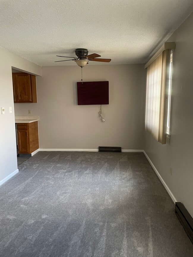 dining room - 6941 Plaza Dr Unit 2