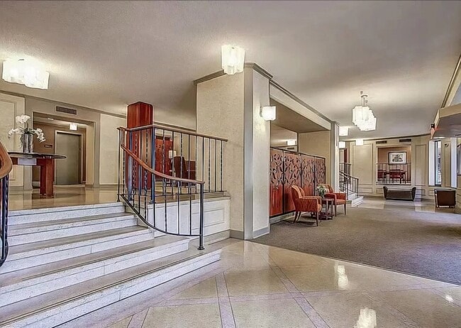 Vestíbulo del edificio - 5901 Mt Eagle Dr Unidad 910