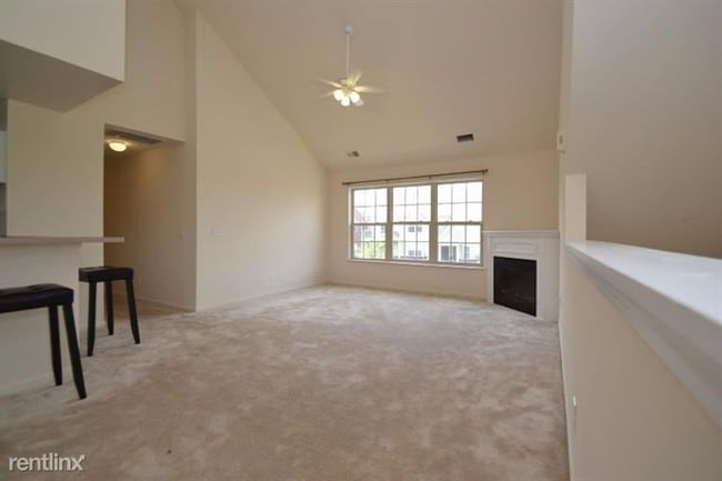 Photo - 1328 Addington Ln