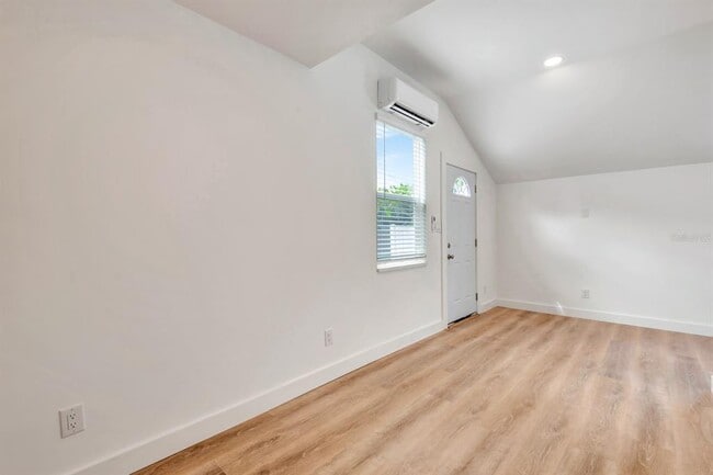 Photo - 1508-1527 27th Ave N