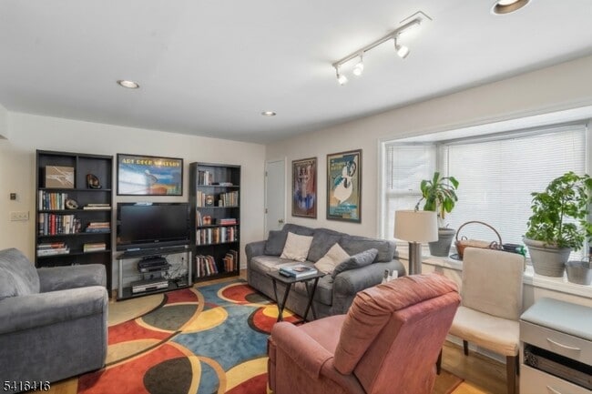 Photo - 382 Morris Ave Unit A-2