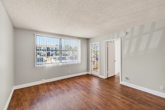 Photo - ONE BEDROOM ONE BATHROOM!! WATERFRONT COMMUNITY! Unit 110