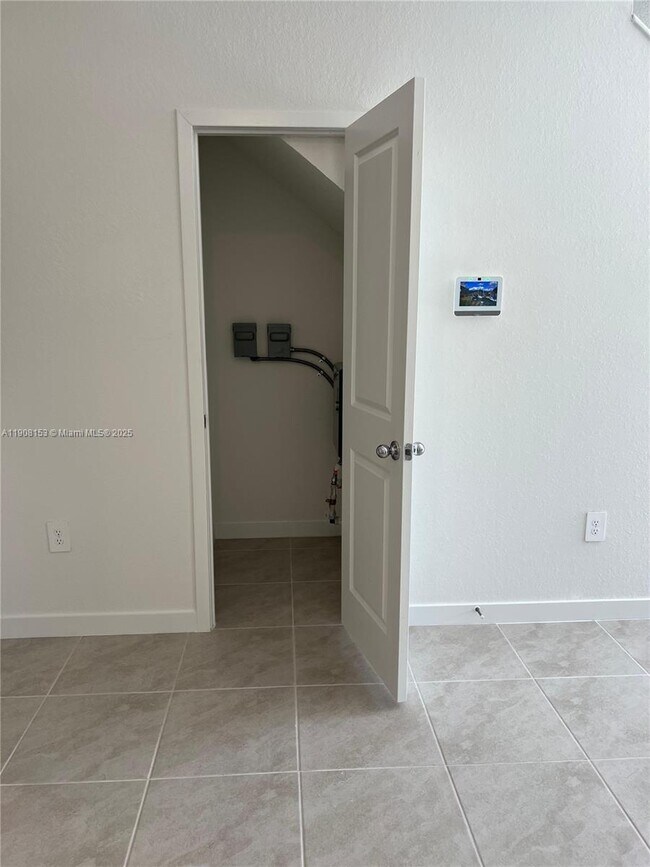 Photo - 326 NE 1st Ave