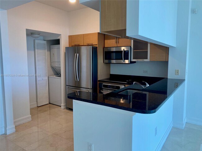 Photo - 31 SE 5th St Unidad 3912