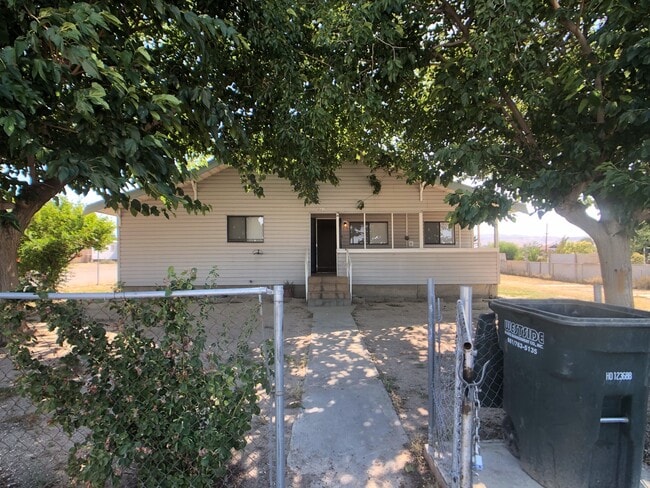 Building Photo - 441 Hazelton St