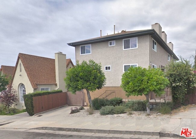 Building Photo - 1297 S Cochran Ave Unit C Rental