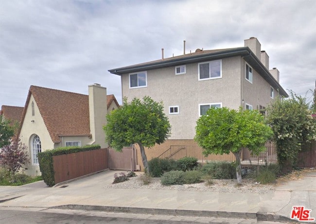 Building Photo - 1297 S Cochran Ave Unit C Rental