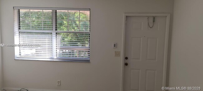 Photo - 758 NW 103rd Terrace Unidad 201