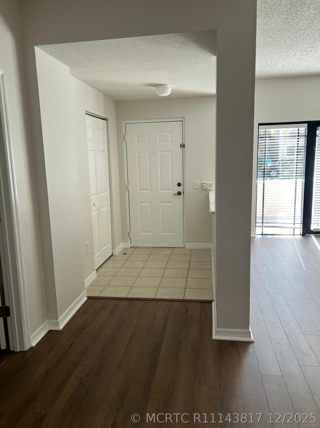 Building Photo - 2802 Sarento Pl Unit 115