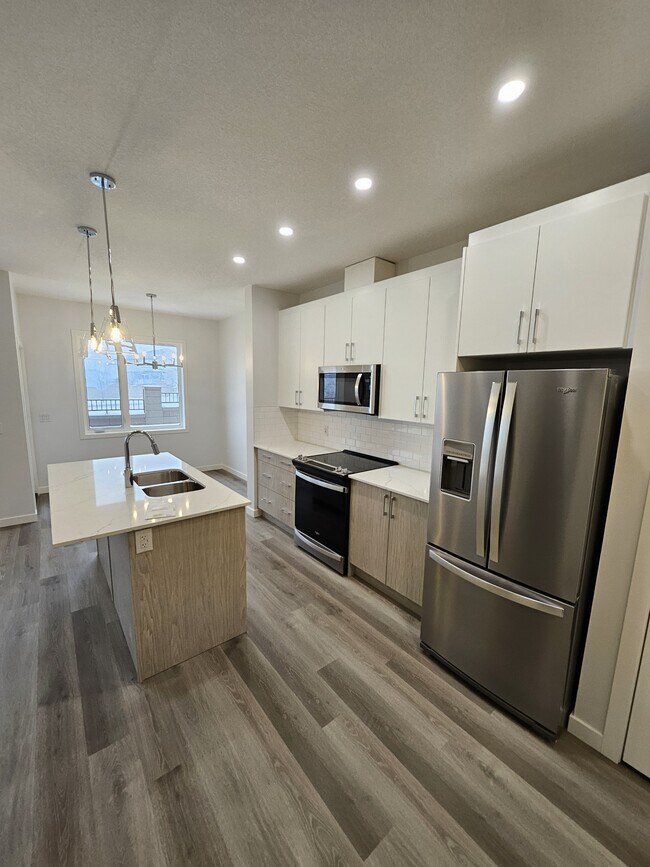 Photo - 25 Evanscrest Mews NW