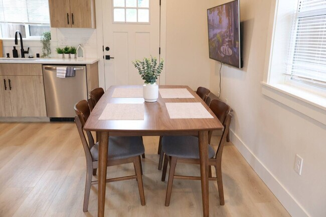 Photo - 204 E 35th St Unidad ID1334340P