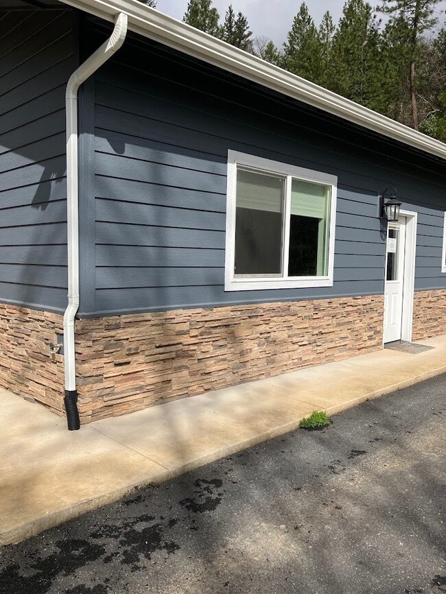 Building Photo - 1105 Granite Hill Rd