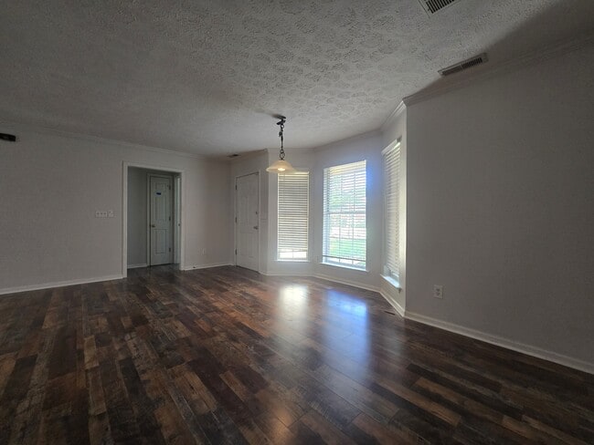 Photo - 2112 Spring Hill Cir