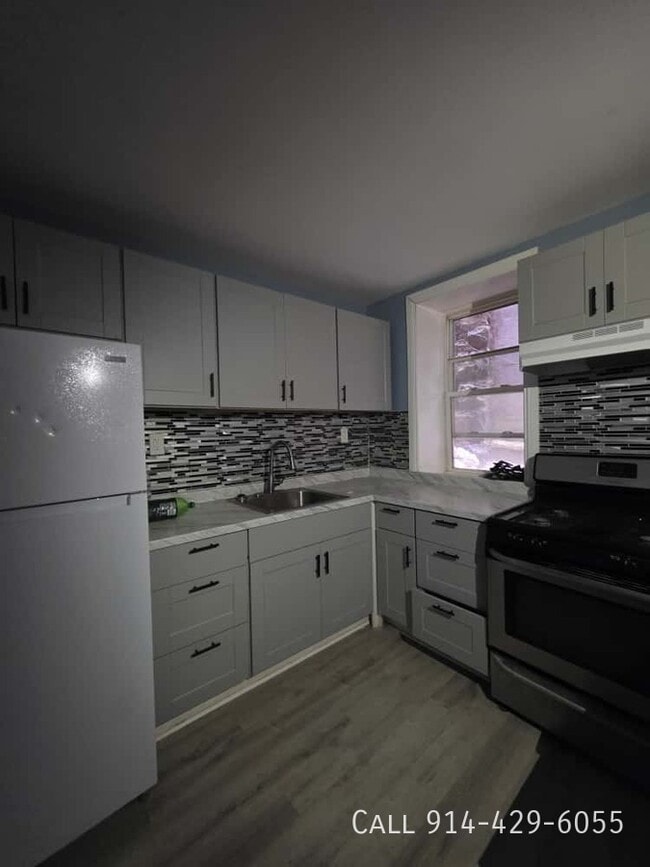 Building Photo - 215 Edwards Pl Unit 1