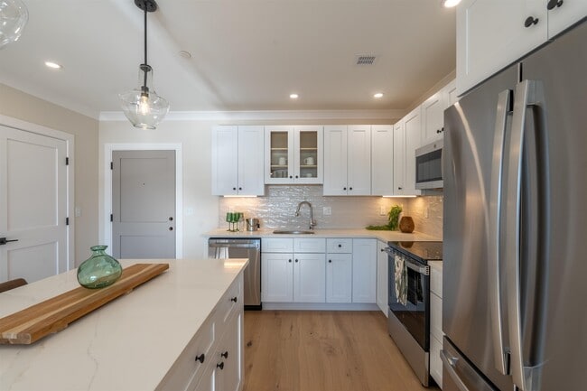 Photo - 815 Lafayette Rd Unit 101