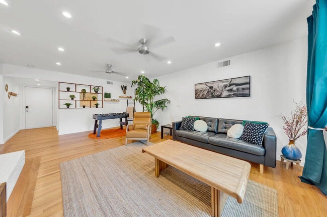 Building Photo - 6836 S Land Park Dr Unit SI ID1473530P