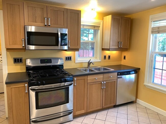 Photo - 5 Whalen Ln