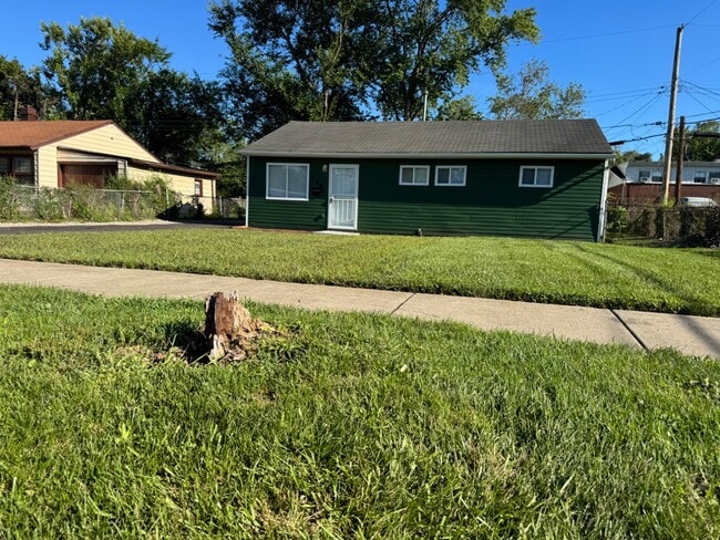 Building Photo - 560 E 47th Pl Rental