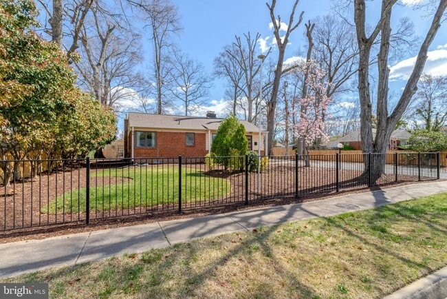Photo - 7909 Martha Washington St