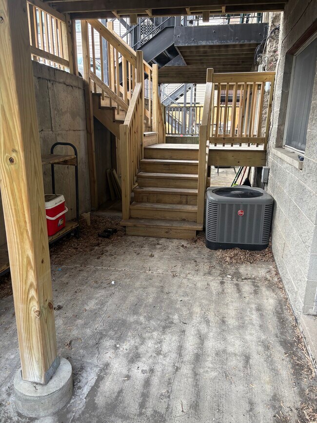 Photo - 1410 N Bosworth Ave Unit 1