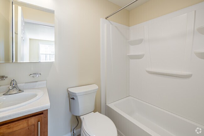 3BR, 2BA - 1,200SF - Master Bathroom