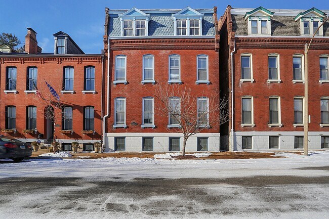 Building Photo - 2205 S 11th St Unit A