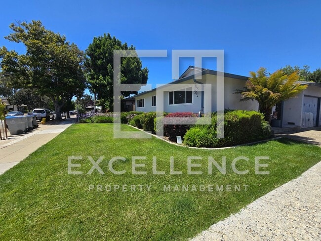 Building Photo - 2/1 Duplex with Step Down Office, 1 Car Ga... Rental