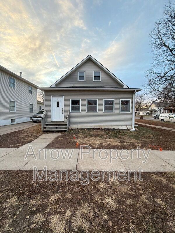 Building Photo - 1301 S 10th St Unit 2