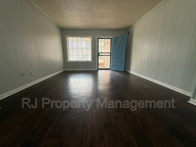 Photo - 4065 Haliburton St