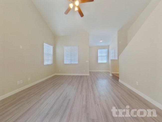 Photo - 2638 E Danbury Rd