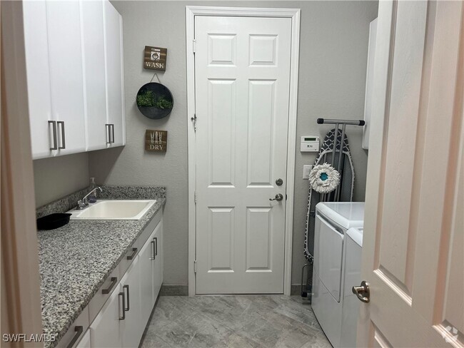 Building Photo - 11624 Stonecreek Cir Rental
