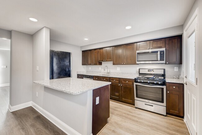 Photo - 1330 Halstead Rd