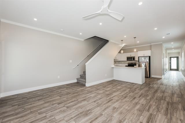 Photo - 1246 Lonsdale Ave