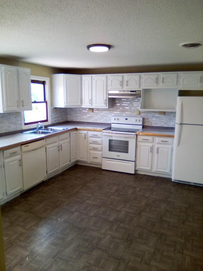 Photo - 197 Burnsford Ave Apartments Unit 2nd floor